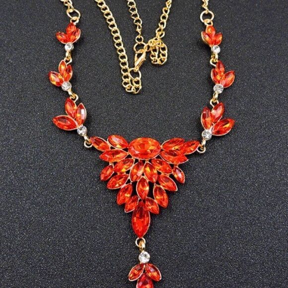 ♥️ Betsey Johnson stunning red crystal statement necklace ♥️ - Picture 2 of 3